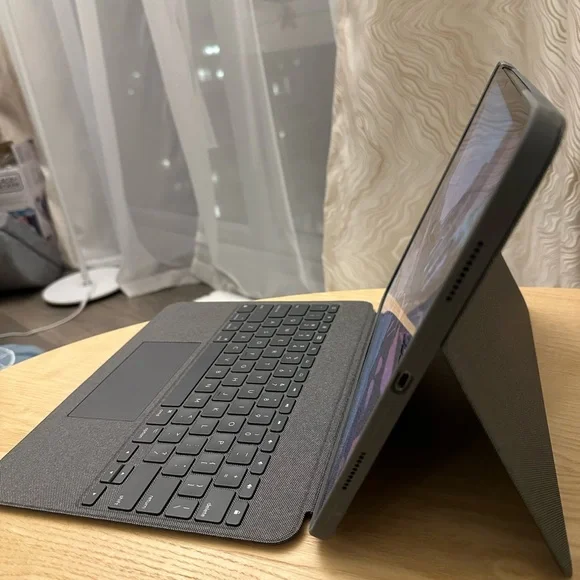 Logitech Combo Touch iPad Pro 12.9'' 5th & 6th Gen Keyboard Case Tablet Keyboards